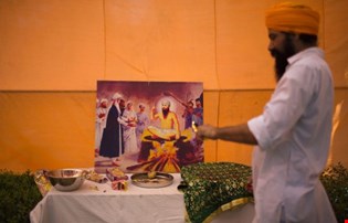 supporting image for Uned 3: Thema 1b Guru Arjan – cyfnod o dwf Sikhaidd – Dysgu Cyfunol