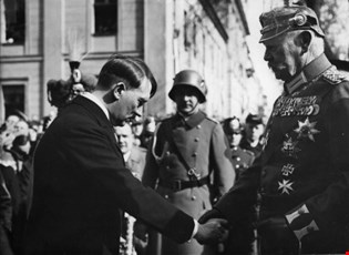 supporting image for Uned 2c: Polisi Tramor Hitler - Dysgu Cyfunol